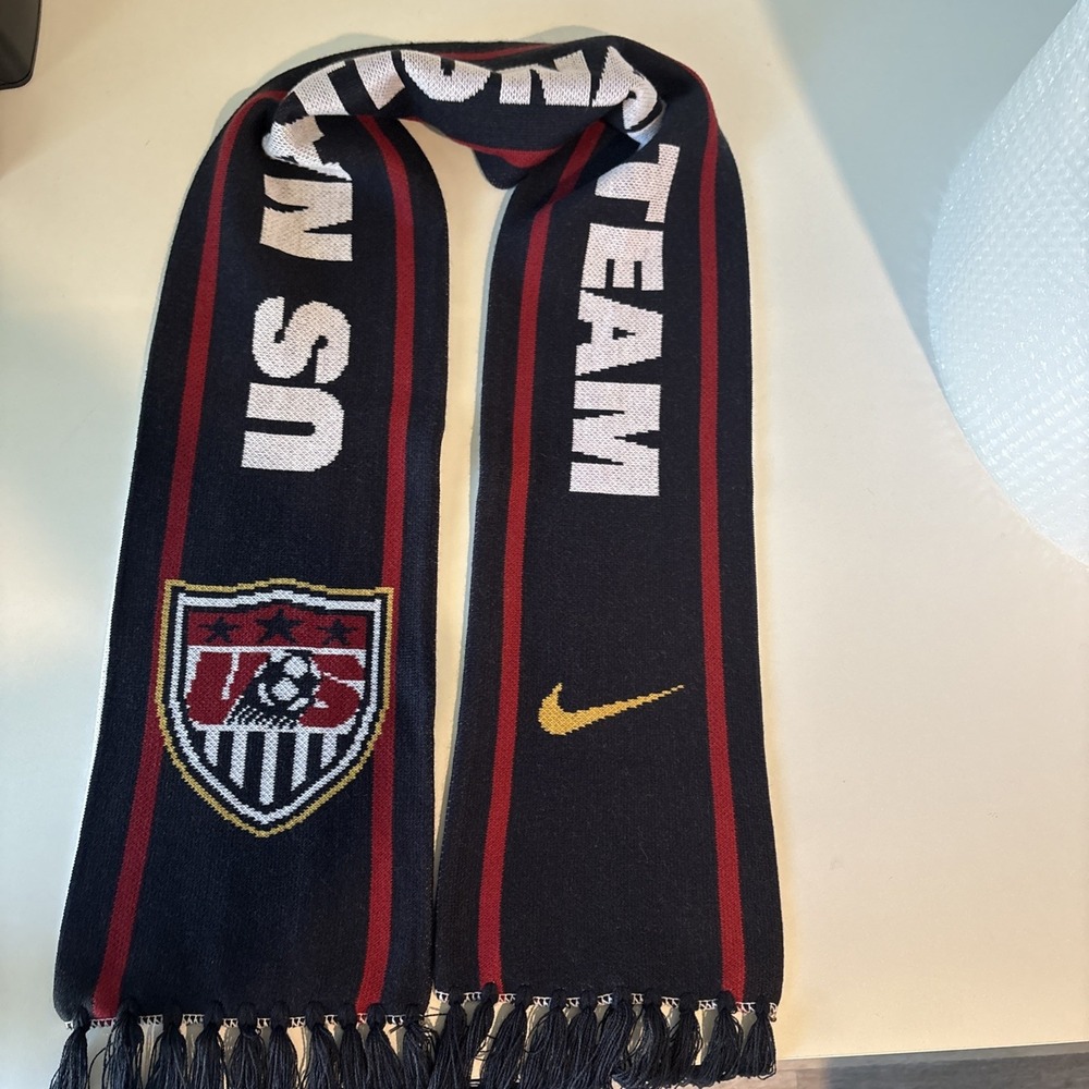 Nike USA National Team Soccer Scarf Red White And Blue Tassels Reversible